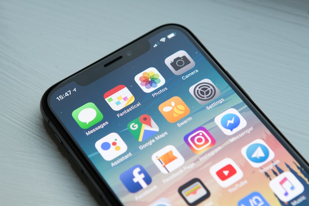 Smartphone met VPN app op het scherm